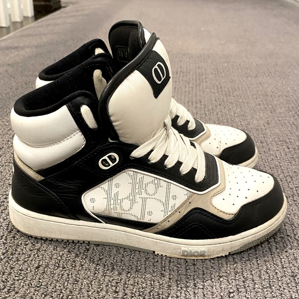 Dior
B27 leather trainers
SIZE 36